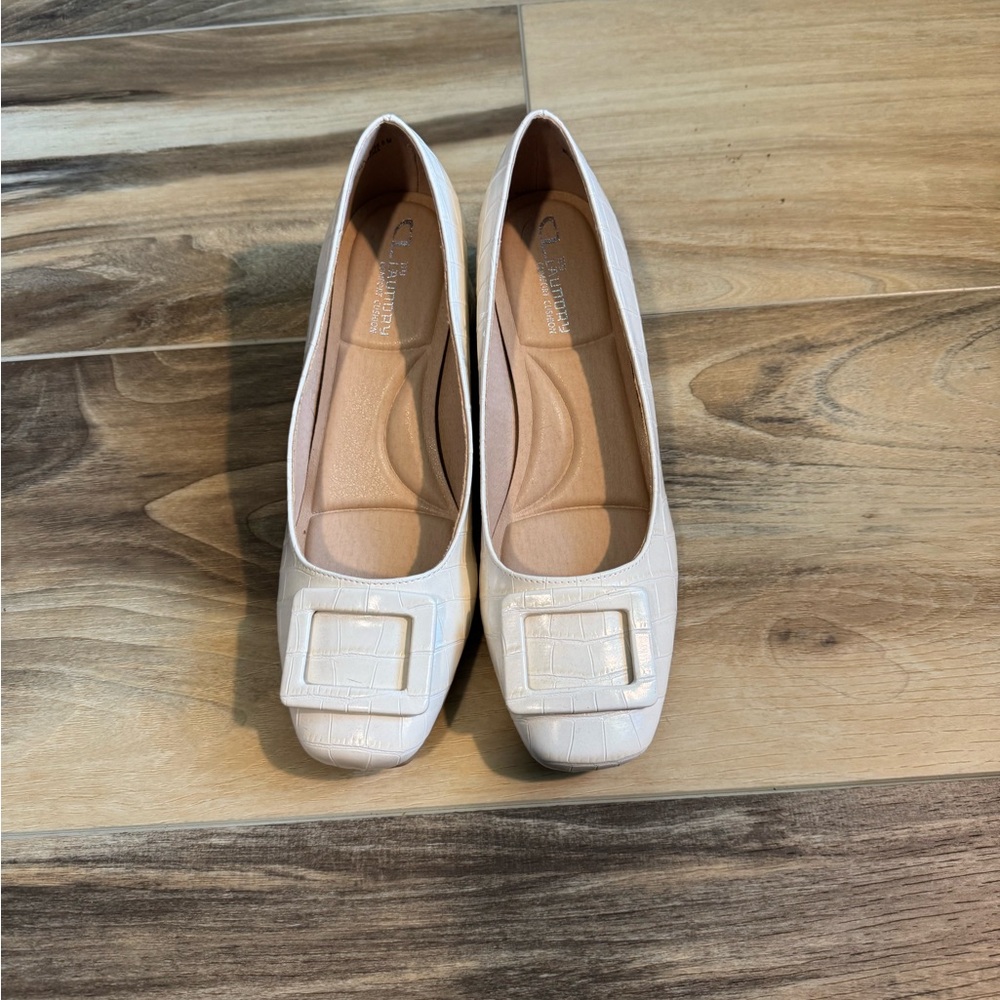 Women’s Chinese Laundry “Big Ben” Cream Croc Heeled Shoes – Size 8 – Worn Once!